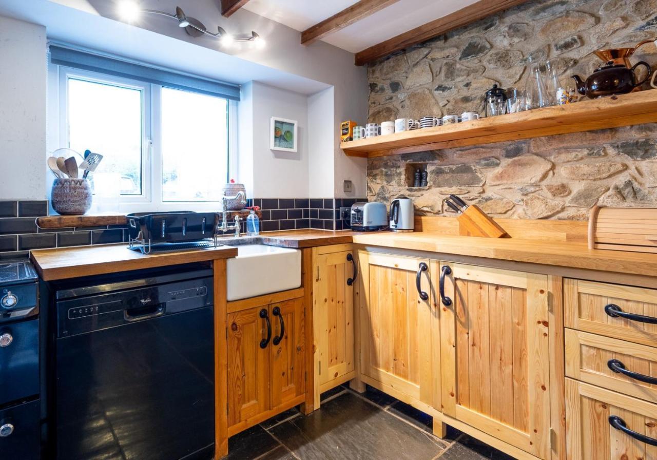 Bwthyn Capten - A Charming Cottage For Up To 6 纽波特 外观 照片
